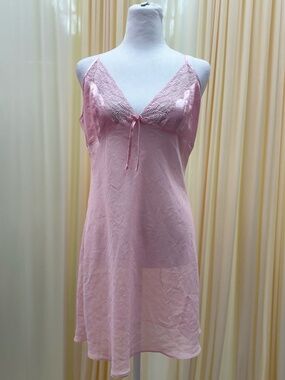 The Vintage Bed of Rose Pink Lace Mini Slip in size Large